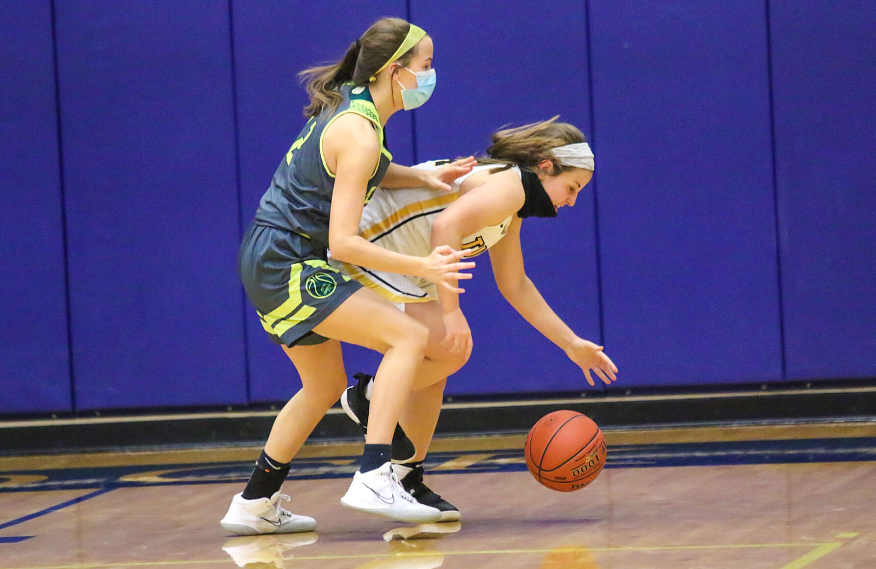 Lindbergh vs. Oakville girls basketball